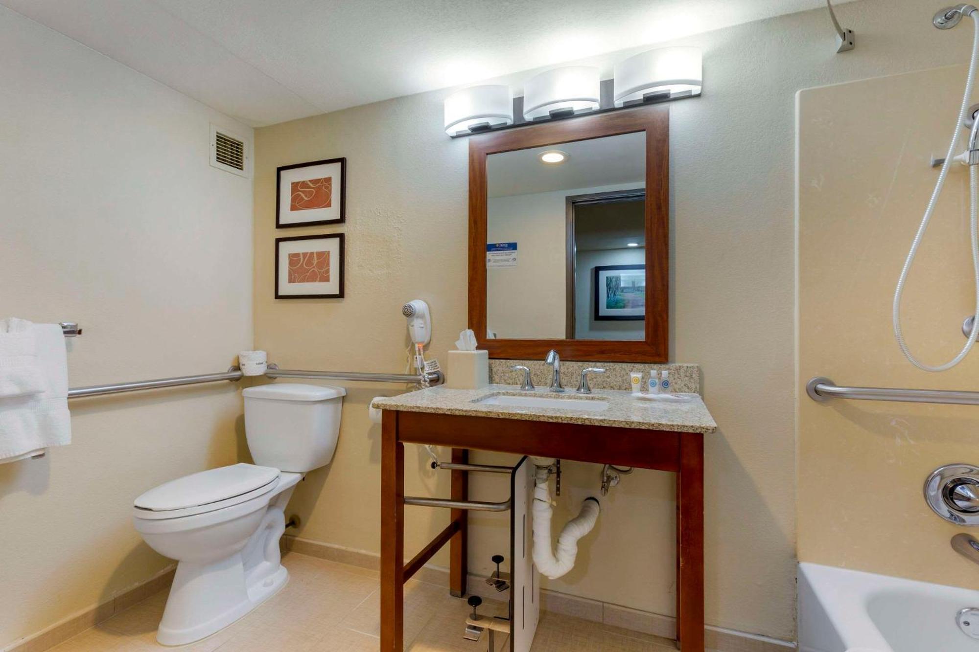 Comfort Suites Near Potomac Mills Γούντμπριτζ Εξωτερικό φωτογραφία