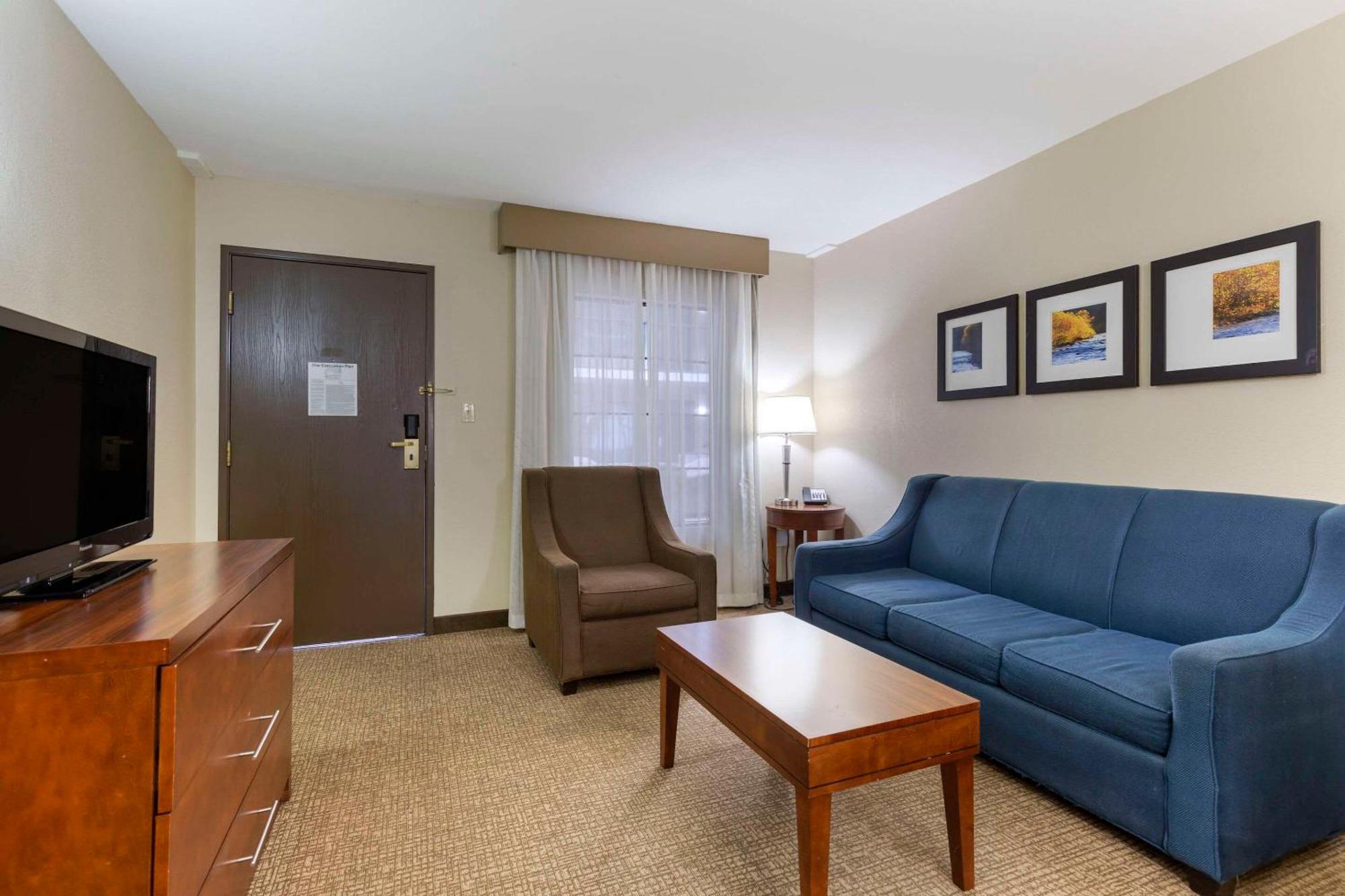 Comfort Suites Near Potomac Mills Γούντμπριτζ Εξωτερικό φωτογραφία